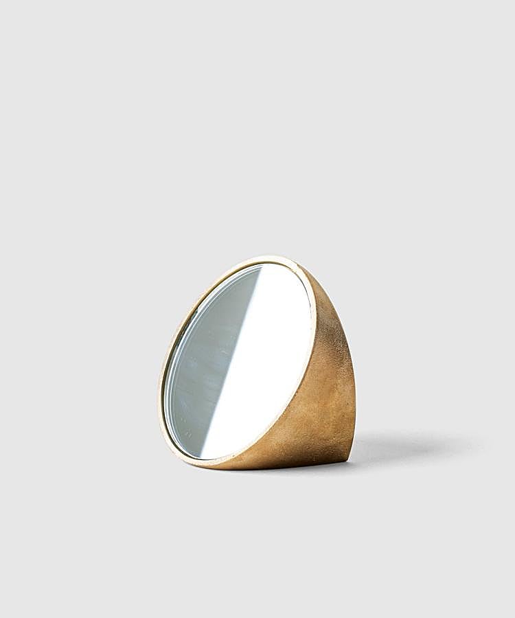 Espejo de tocador (150 dólares).