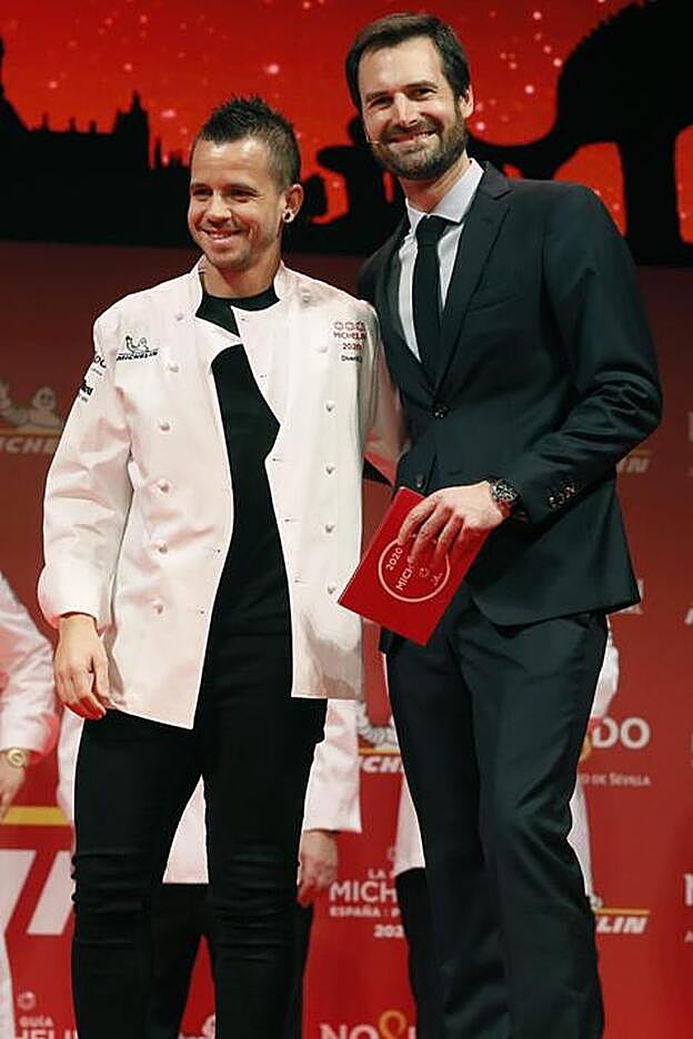 El cocinero Dabiz Muñoz, del restaurante DiverXO (Madrid), renueva las tres estrellas Michelín.
