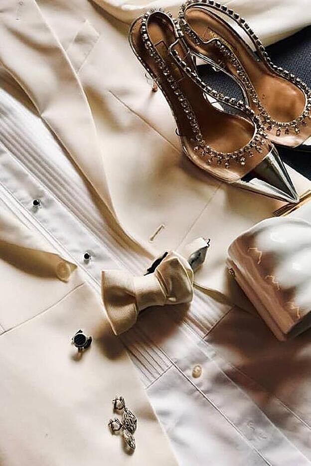 Nives ha compartido con sus seguidores un bodegón de los accesorios que llevaba para recoger el premio en Nueva York.