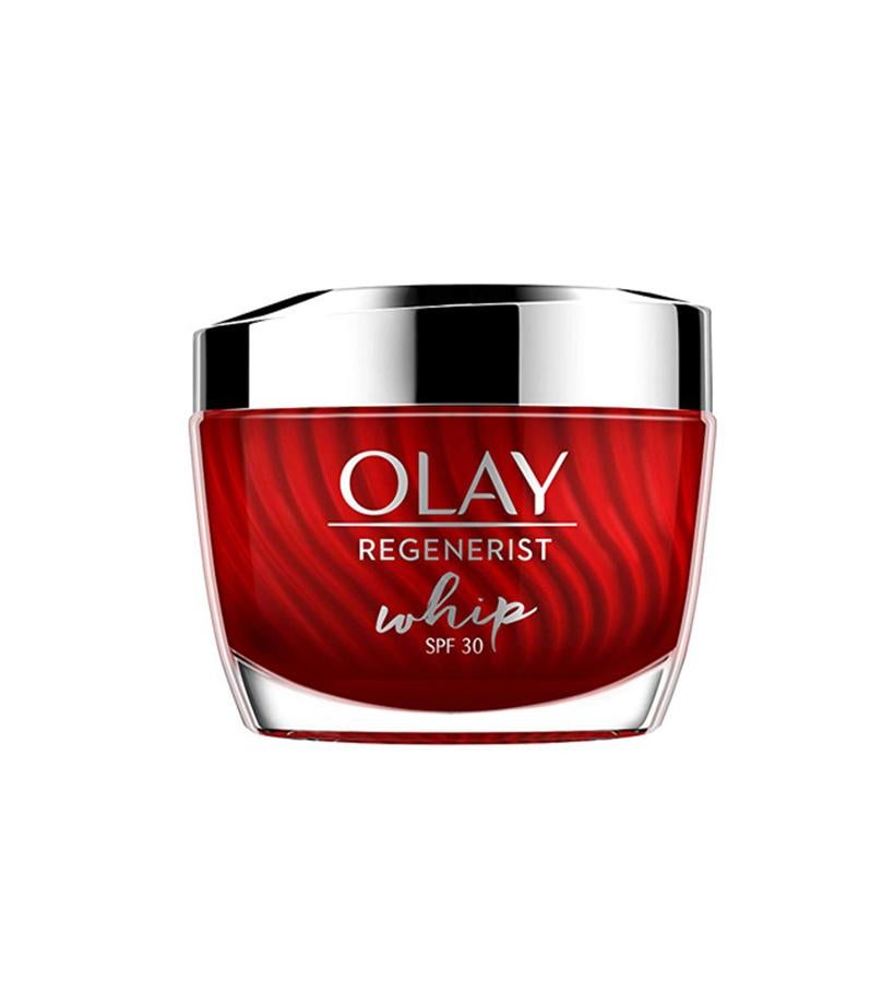 Su textura nube se transforma de crema a líquido para una absorción instantánea que hidrata en profundidad. Formulada con vitamina B3, complejo de aminopéptidosy pro-vitamina B5, reduce el aspecto de las arrugas profundas, mientras reafirma la piel.  Olay Regenerist Whip de Olay  (23,99 €; ahorras 16 €).