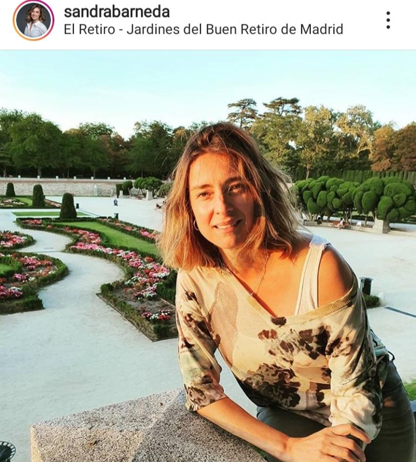 Sandra Barneda no duda en dejar descansar su cabello cuando está fuera de los platós de tv y eso nos lo ha demostrado innumerables veces con looks tan naturales como este.