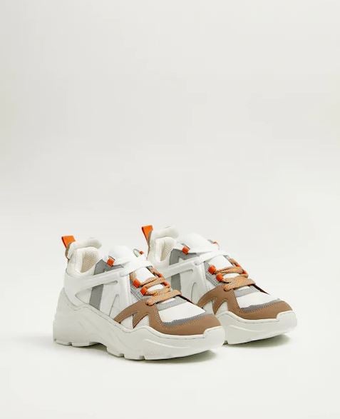 Un modelo básico, sofisticado y super ponible. De Mango. (39,99 euros).