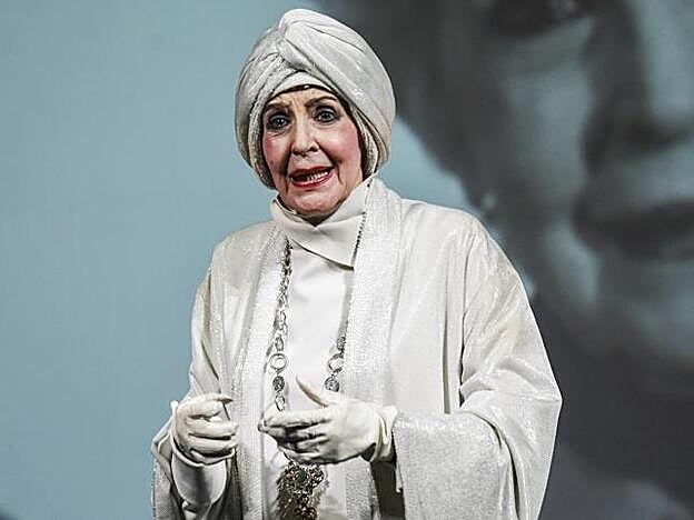 Concha Velasco durante la representación de 'El funeral', su última obra de teatro.