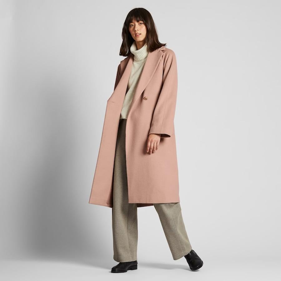 Abrigo en color camel de lana, perfecto para cualquier estilismo básico. De Uniqlo, (59,90 euros).
