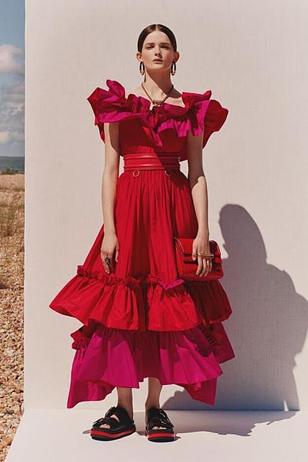 El bolso se ha diseñado en cuatro colores, entre ellos el rosa y el rojo.