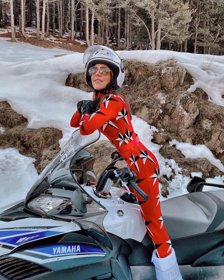 Paula Ordovás con un mono estampado de estrellas de Perfect Moment.