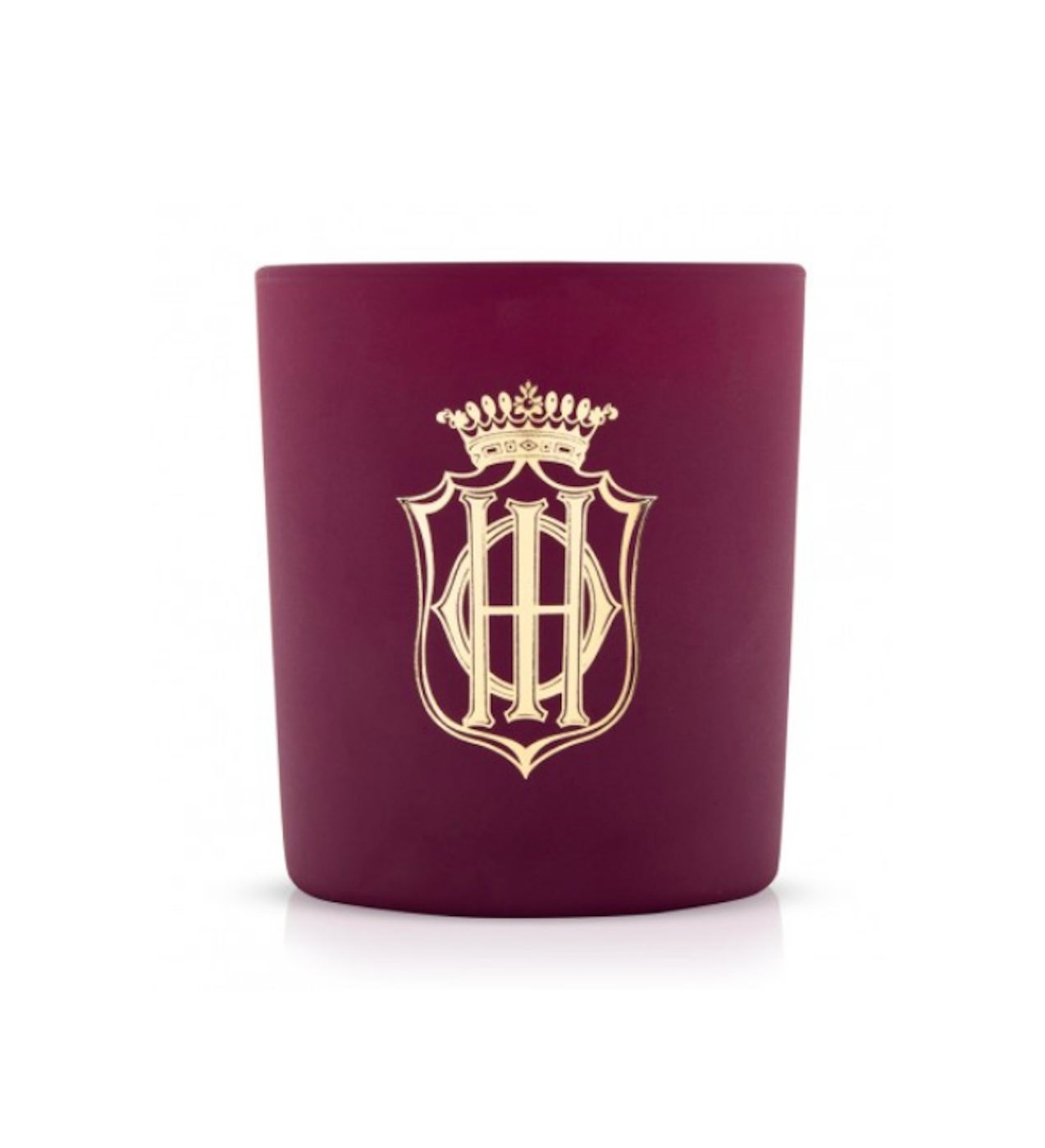 Este es uno de esos objetos de deseo que da gusto recibir. El aroma que desprende su cera no solo tiene un olor a pétalos de rosa y ámbar que perfuma la estancia de manera exquisita sino que, además, calma los sentidos y produce un efecto relajante. Y cuando se termine podrás aprovechar su vaso, que en sí mismo es una obra de arte.  Vela Rose de Sisley  (65,50 €).