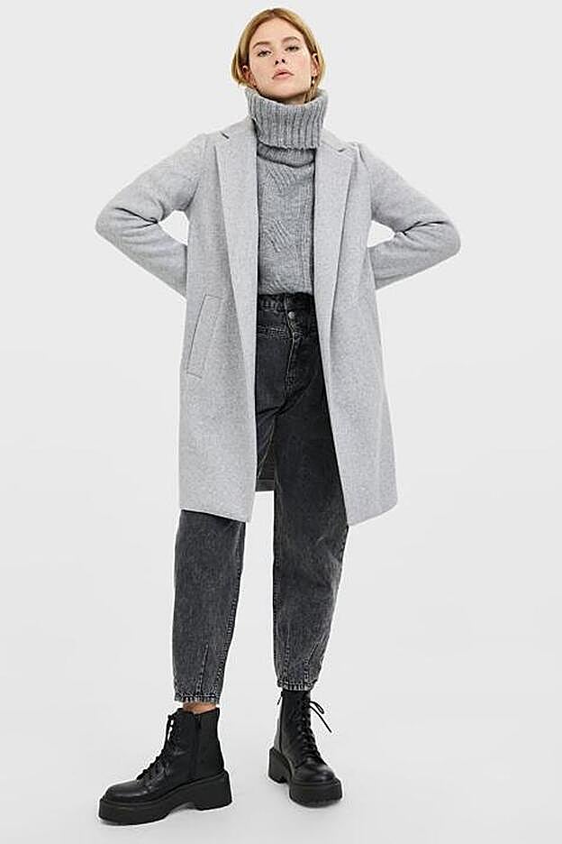 Abrigo gris de paño (29,99 euros).