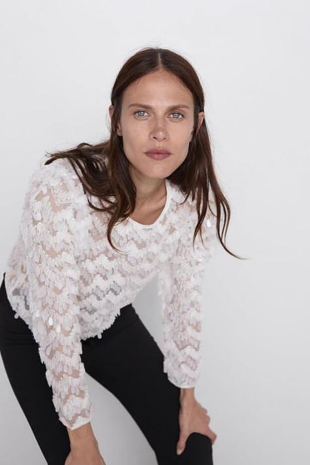 Este top es nuestra segunda opción para sustituir el ook agotado de Rocío Osorno (29,95 euros).