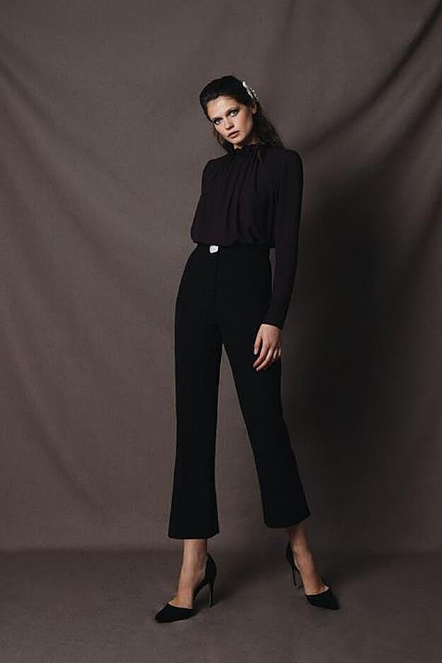 Este es el pantalón Janet del traje de Victoria que lleva Vicky Martín Berrocal.