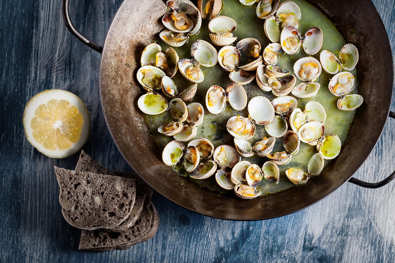 Los berberechos tienen 79,30 kcal.