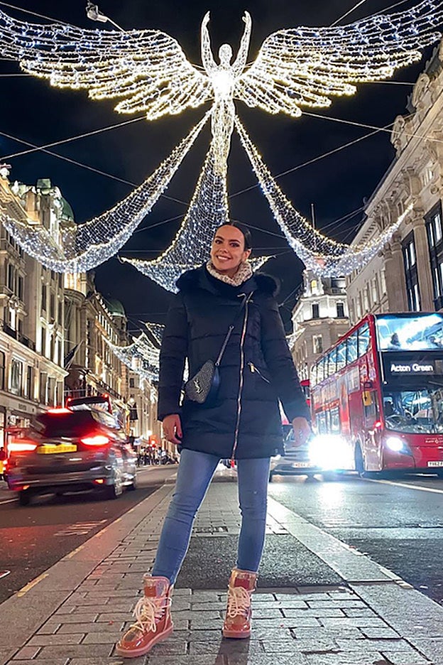 Las botas de nieve rosas que Cristina Pedroche ha lucido en Londres.