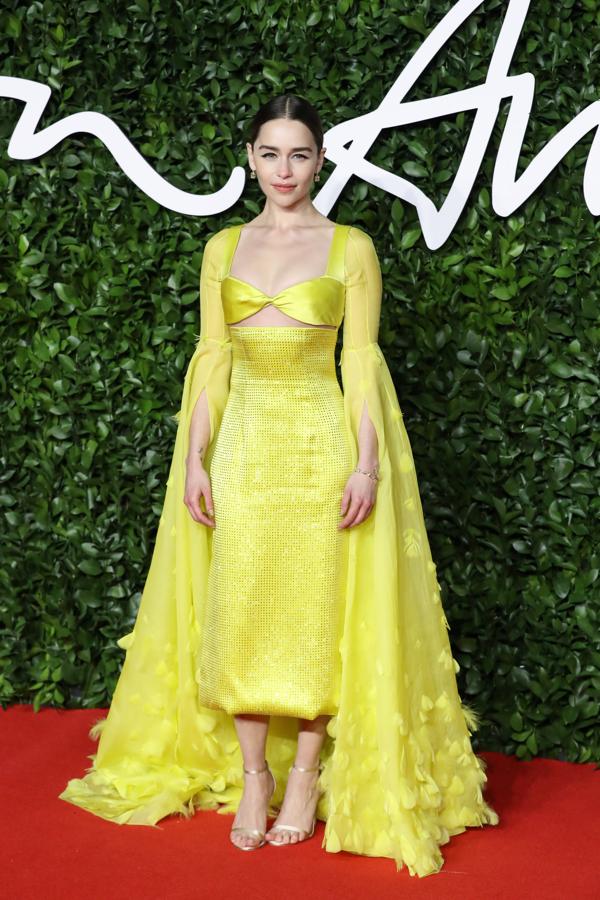 Emilia Clarke en los Fashion Awards de Schiaparelli.