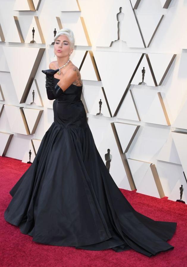 Lady Gaga en los Oscar de Alexander Mcqueen.