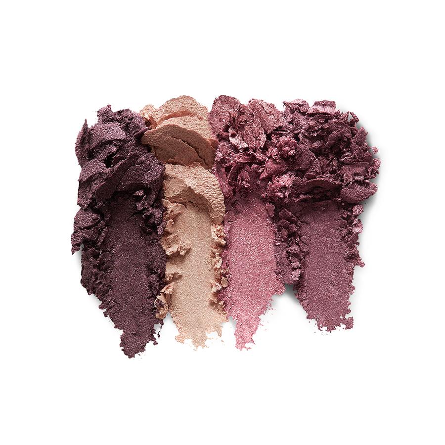 A pesar de su limitada variedad, solo cuatro sombras, esta paleta de Kiko Milano es una de nuestras favoritas. Rosa, nude, berenjena y chocolate en tonos brillantes en una de las paletas más vendidas de la firma. Se llama Color Fever y cuesta 12,99 euros.