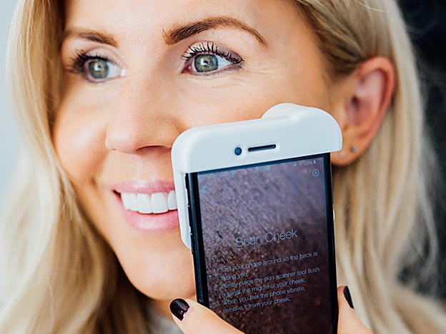 Un escáner adosado al móvildetalla el estado de la piel a una app que nos orienta a la hora de comprar el tratamiento adecuado