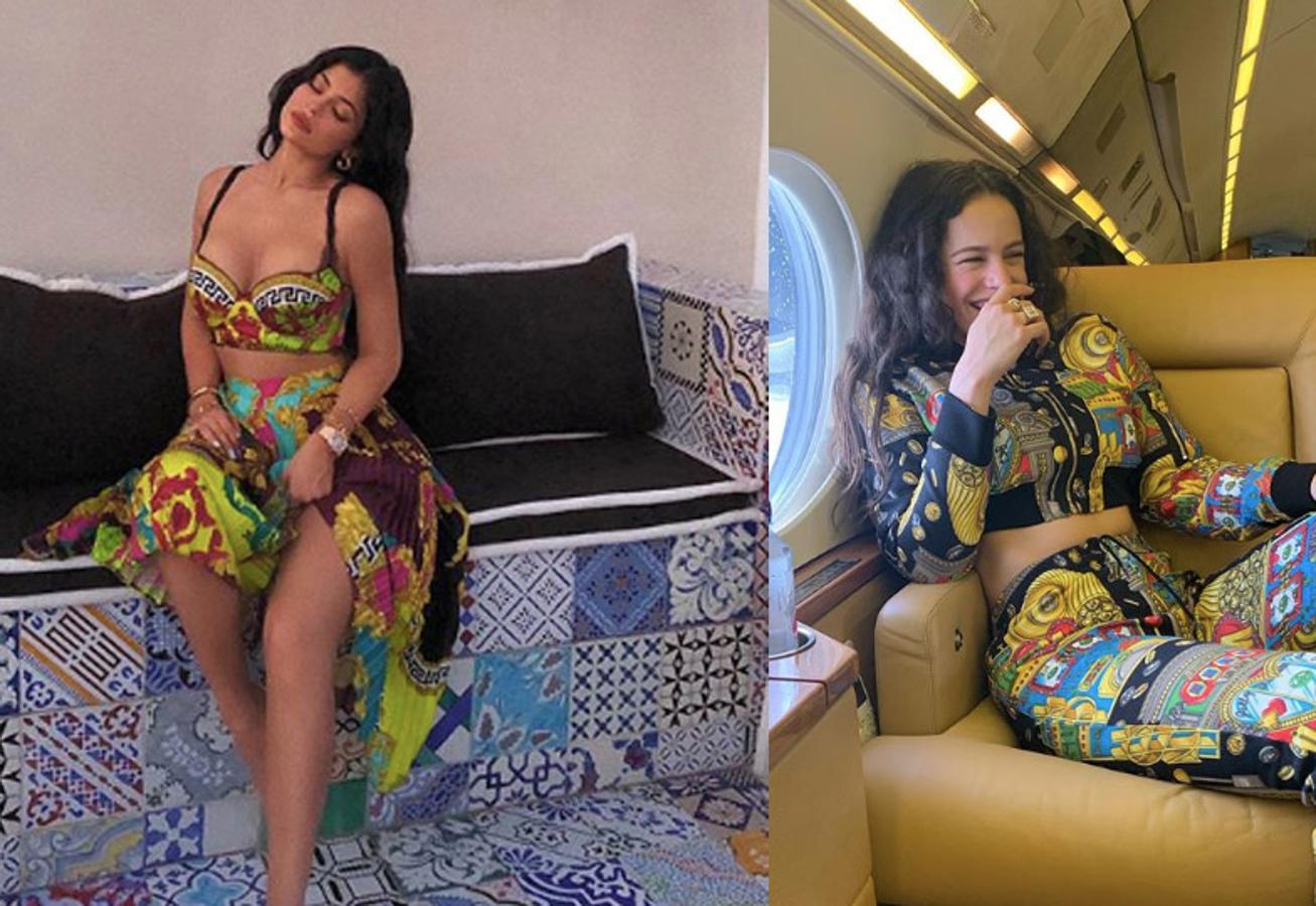 Rosalía ha apostado por la firma italiana tanto en eventos como en sus vídeos, y lo cierto es que los estampados coloridos de la marca, ajenos al minimalismo, encajan a la perfección con su estética. Lo mismo le ocurre a Kylie, que también apuesta por dos piezas de Versace con los que presumir de su exuberancia estilística.