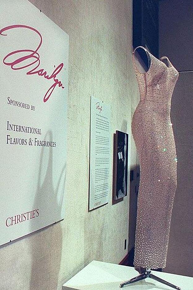 El vestido con el que Marylin le cantó cumpleaños feliz al entonces presidente Kennedy batió récords cuando se subastó.