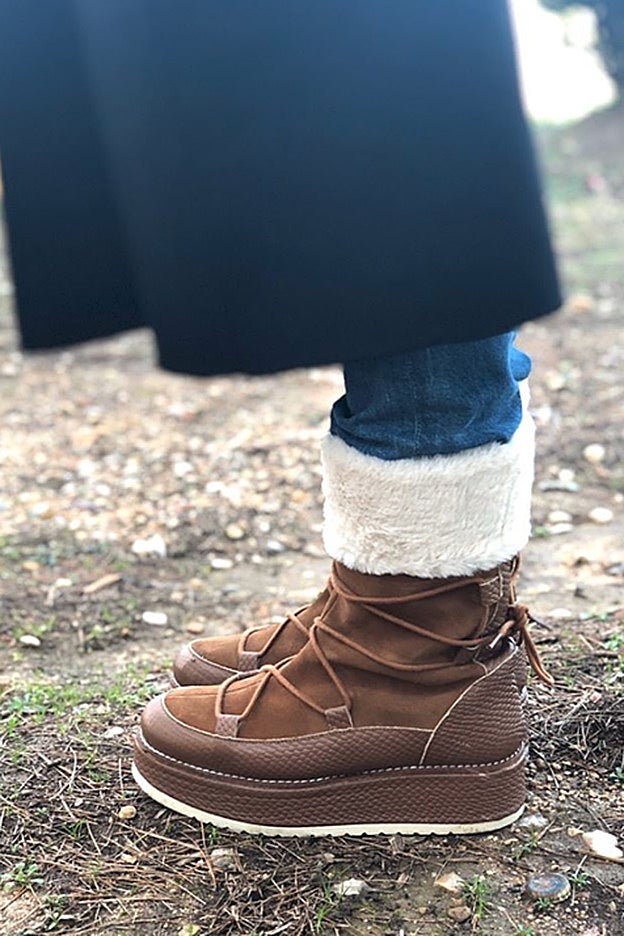 Las espectaculares botas de Sara Carbonero son de la firma Popa.