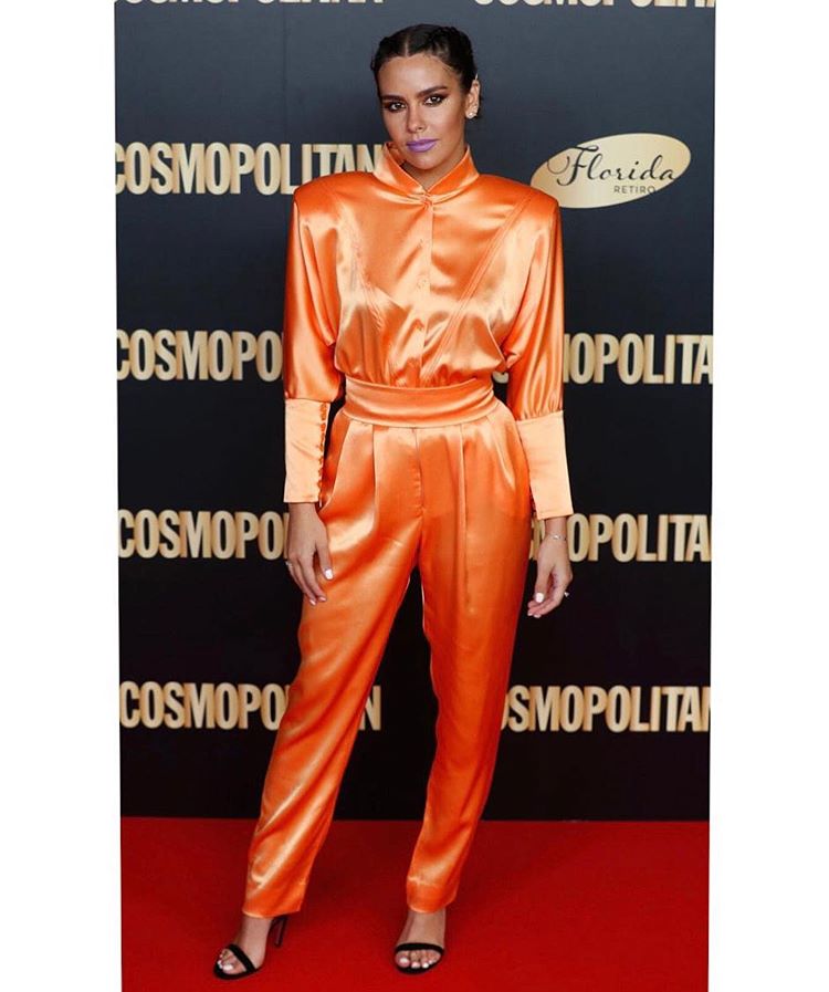 Y mirando un poco dentro de nuestras fronteras, dejando de lado sus  vestidos de las Campanadas de Nochevieja , nos encontramos con Cristina Pedroche. Aunque su simpatía y buen humor son su mejor carta de presentación, ella también ha tenido looks imposibles este año. Como este de Fernando Claro (1.750 euros) que eligió para una entrega de premios de los que se fue con reconocimiento, pero con el que nosotras mismas calificamos como  su look más marciano (por no decir feo) .