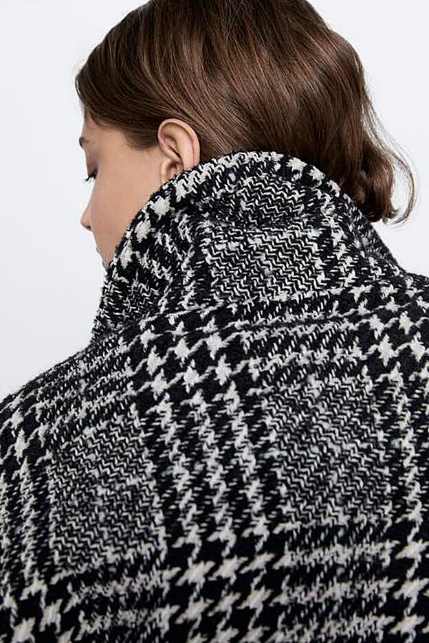 Detalle del cuello del abrigo.