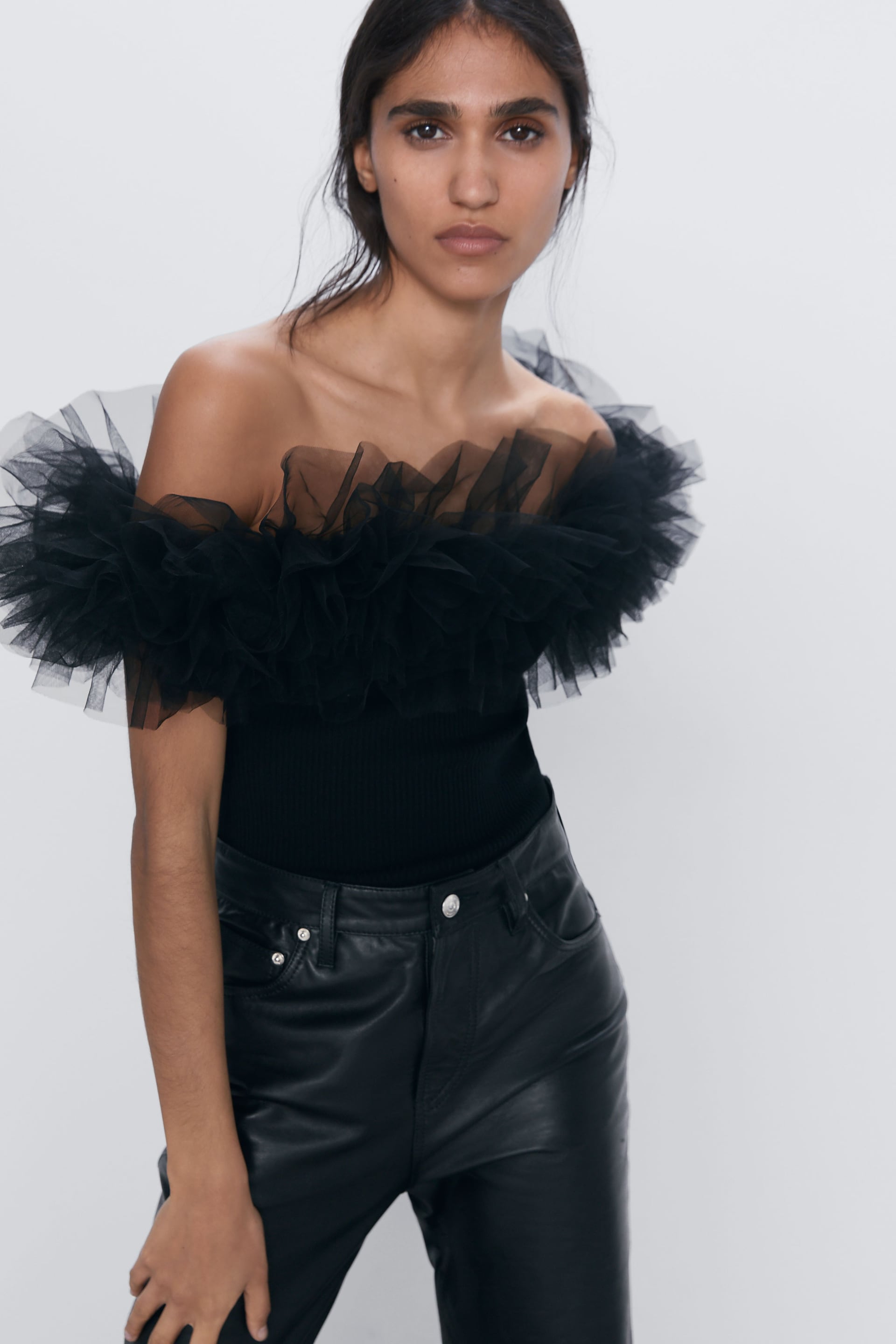 Body con escote recto y volantes de tul de la nueva colección de Zara. (29,95 euros).