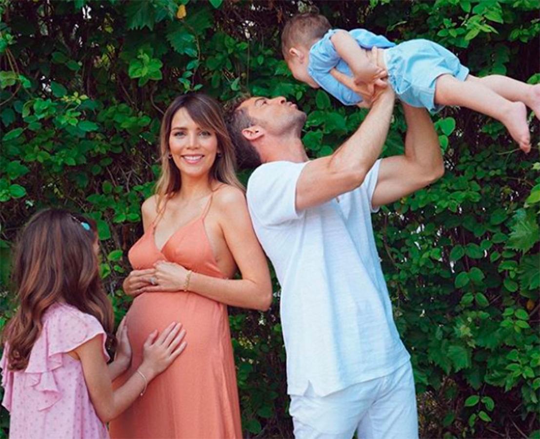 Con esta imagen anunciaban David Bisbal y Rosanna Zannetti que el próximo otoño serán uno más.