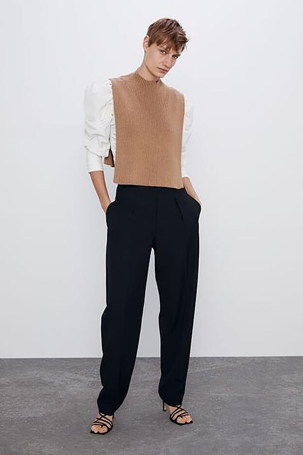 Lo "menos" llamativo de la prenda es su tono, un camel ideal para el invierno.