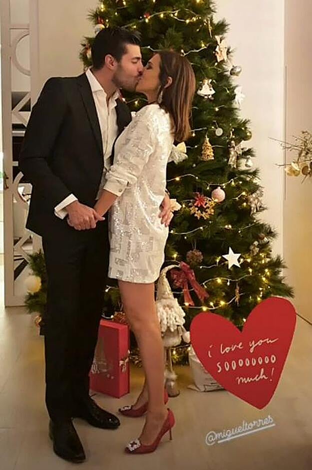 Paula posa con su chico en una de sus stories.