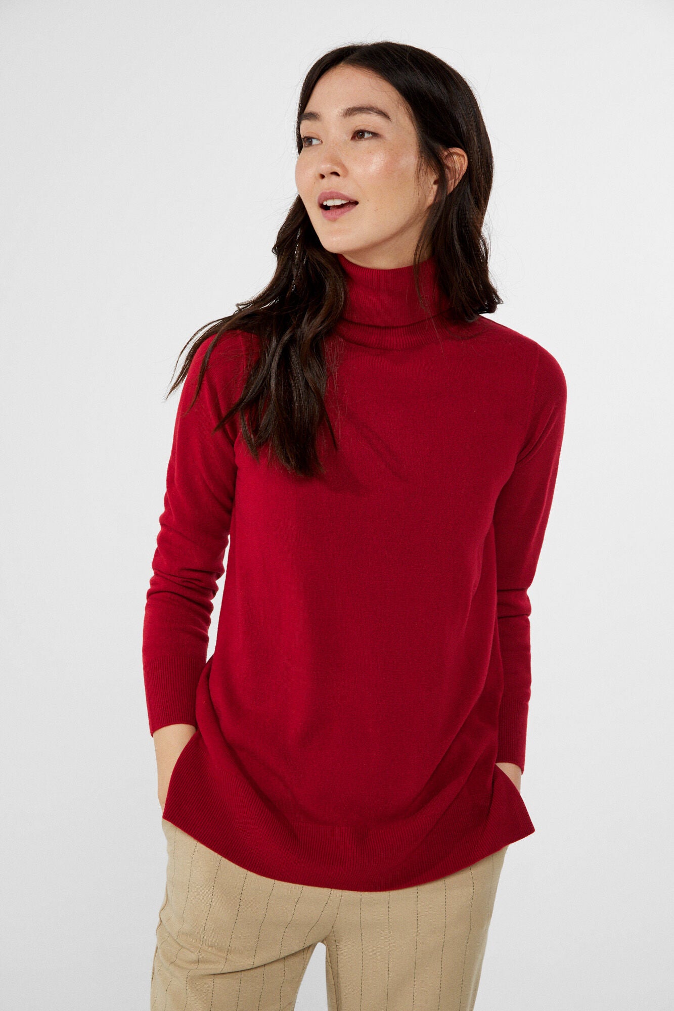 Jersey de punto fino con cuello vuelto de Cortefiel (24,99 euros).