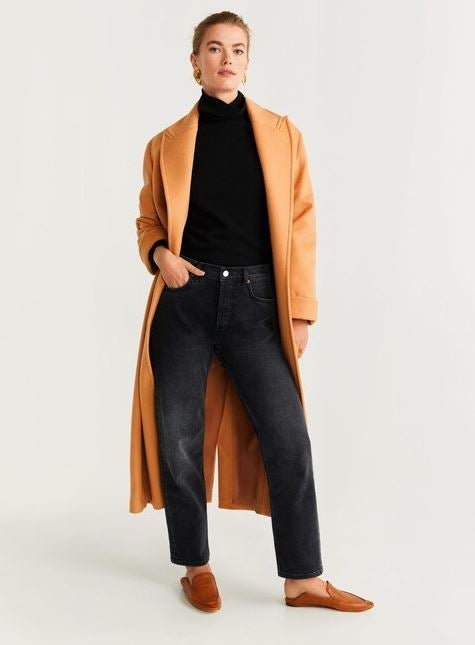 Jeans Premium straight en negro desgastado para TODAS las ocasiones. De Mango. (25,99 euros).