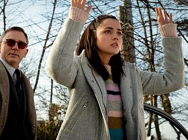 Rayas horizontales en rosas y verdes, uno de los looks más populares de su personaje.