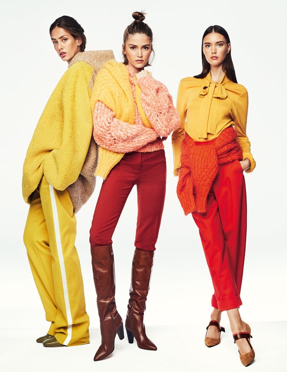 De izq. a dcha.: Nora lleva look de Lacoste con botas de Elisabetha Franchi; Marina, jersey de Isabel Marant, pantalón de Mirto y  botas de Maje; Laia, blusa de Cortefiel, jersey de Isabel Marant, pantalón de Delpozo y zapatos de Pierre Hardy.