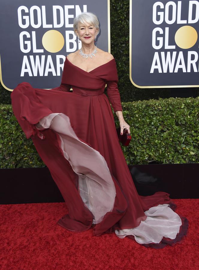 Helen Mirren lució un vestido de Dior Haute Couture en tonos berenjenas y rosa empolvado.