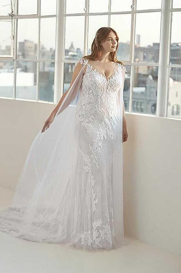 Este es uno de los vestidos de la colección de Ashley Graham para Pronovias.