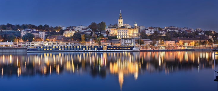 Los amantes del diseño, la música alternativa y el arte urbano así lo han decidido: Belgrado se ha convertido en el nuevo Berlin. La capital Serbia ha hecho una clara apuesta por la cultura más vanguardista y rompedora y el público no ha tardado en reaccionar. Es el momento de ir y descubrirlo.