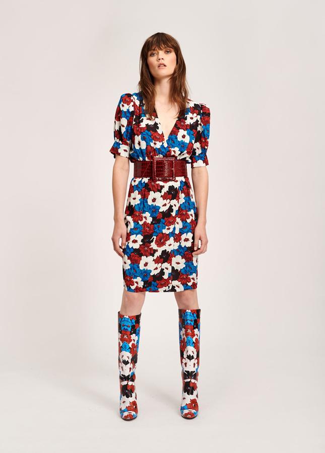 Nos encantan las flores, y este vestido de Essentiel Antwerp nos parece ideal para un look de invitada de primavera. En las rebajas pasa de 235 a 141 euros.