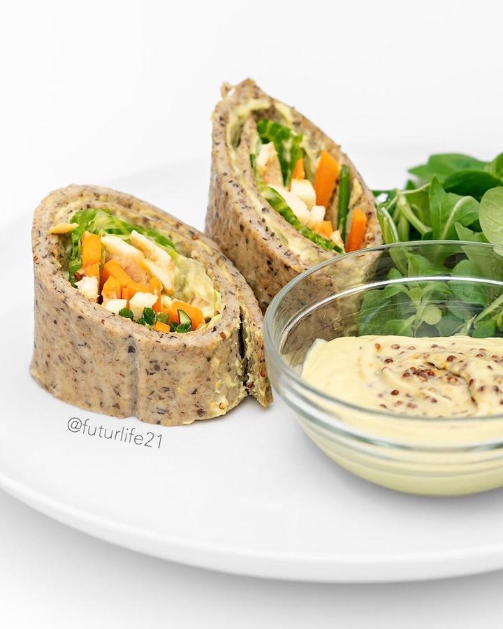 Rellenar el pan casero de champiñones de verduras y pollo y ¡Listo! Fresquito, fácil y rápido para una comida sencilla.