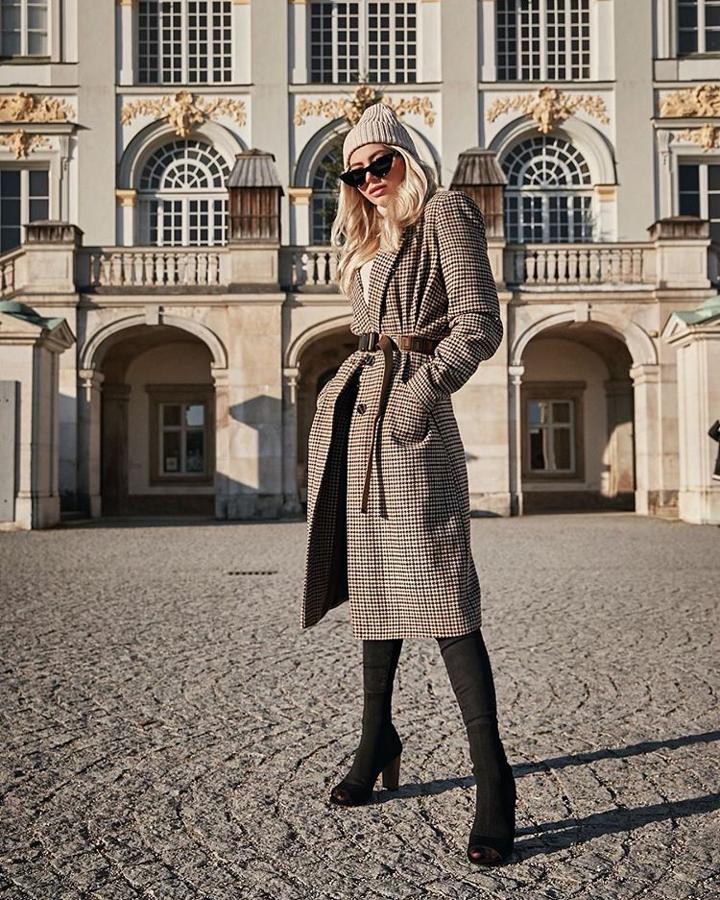 El protagonista absoluto de este fantástico look de invierno de la influencer alemana @Teresa.jg es el abrigo de inspiración masculina con estampado de cuadros. ¿Lo mejor? Es de la nueva colección de Primark, y cuesta 35 euros.