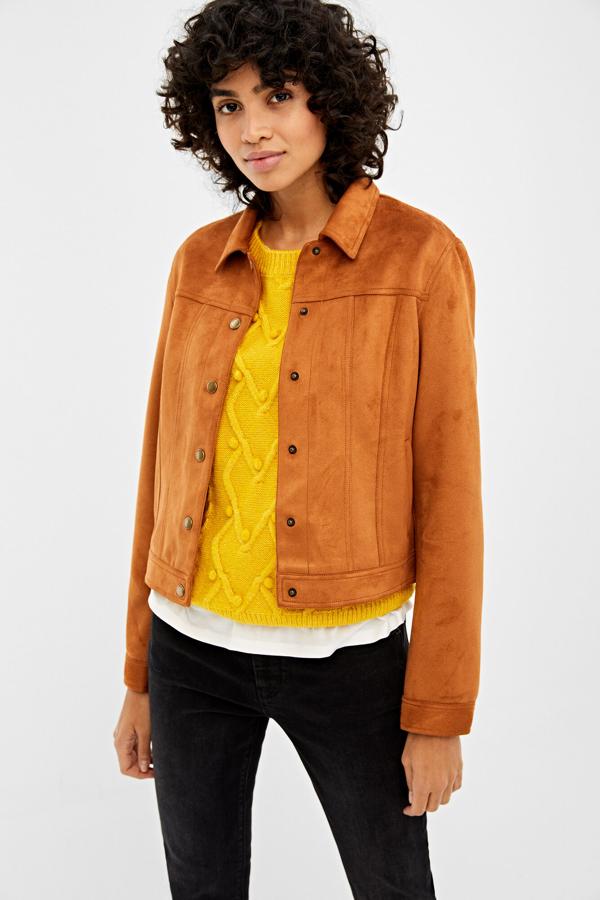 Chaqueta tipo biker de antelina naranja de Springfield. Costaba 49,99 euros y está rebajada a 24,99 euros.