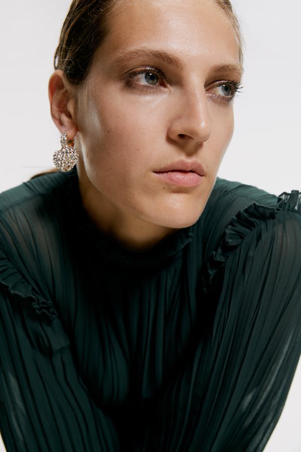 Pendientes de aro con colgante en forma de corazón y aplicación joya. Cierre presión. Ahora 7,99 euros