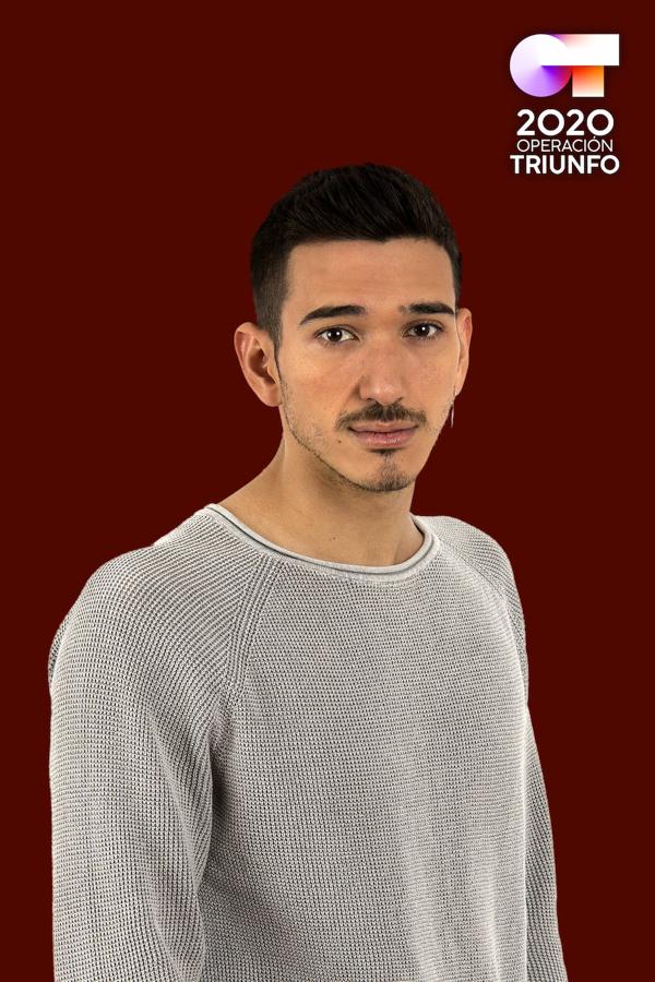 Bruno tiene 25 años y es de Alcalá de Henares (Madrid). Estudió percusión y canto en la Real Escuela Superior de Arte Dramático en Madrid. Toca la guitarra, el piano y la batería. Forma parte del grupo TOOM PAK, un espectáculo musical de percusión con objetos de reciclaje. También trabaja como carpintero, mozo de mudanzas y camarero. Entre sus artistas favoritos se encuentran Stevie Wonder, Ed Sheeran y Jorge Drexler.