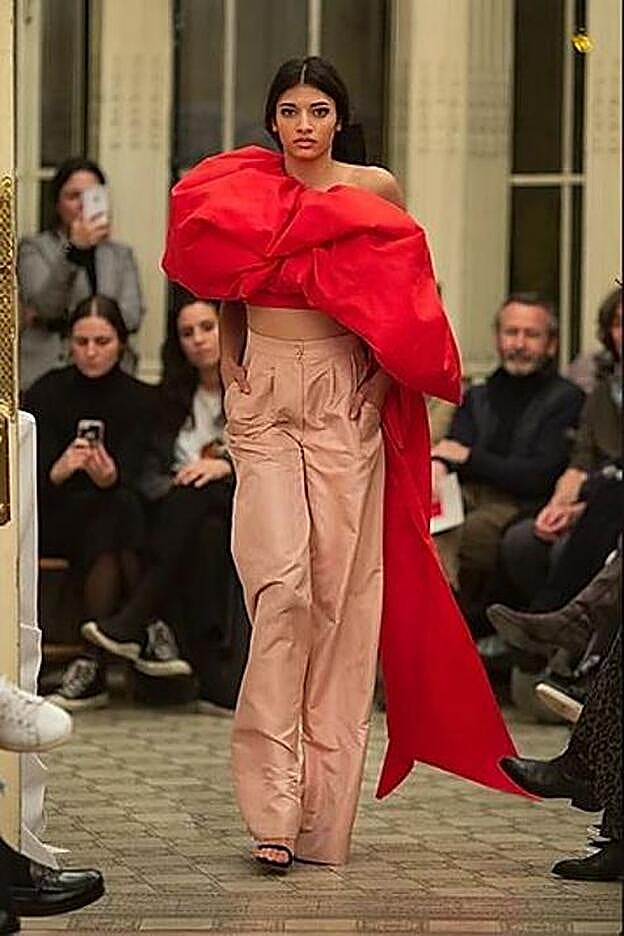 Este es el conjunto de Encinar que ha llevado Tamara Falcó en el anuncio de Porcelanosa de esta Navidad y que hoy ha subido a su perfil de Instagram.