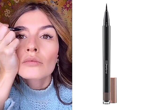 La influencer por útimo delinea la zona inferior de la ceja con el perfilador líquido de MAC.
