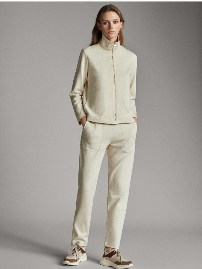 Pantalón y sudadera jaspeados “jogging” de Massimo Dutti de rebajas por 29,95 euros cada uno.