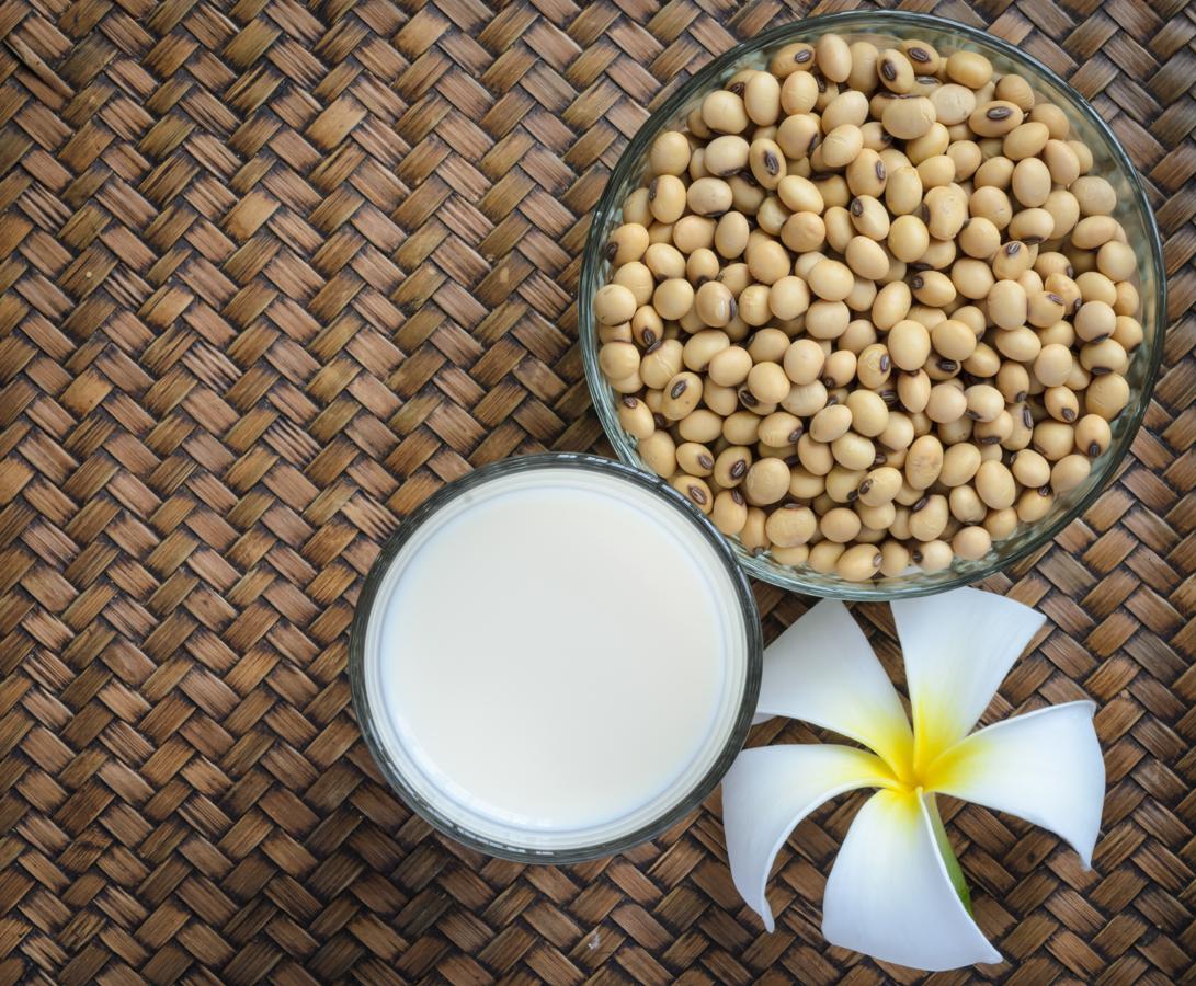 Cualquier producto que contenga soja ayudará a equilibrar las hormonas debido a sus componentes, que además de resultar beneficiosos para la hormonas, fomentan el quilibrio y por tanto, reducen los dolores de cabeza.