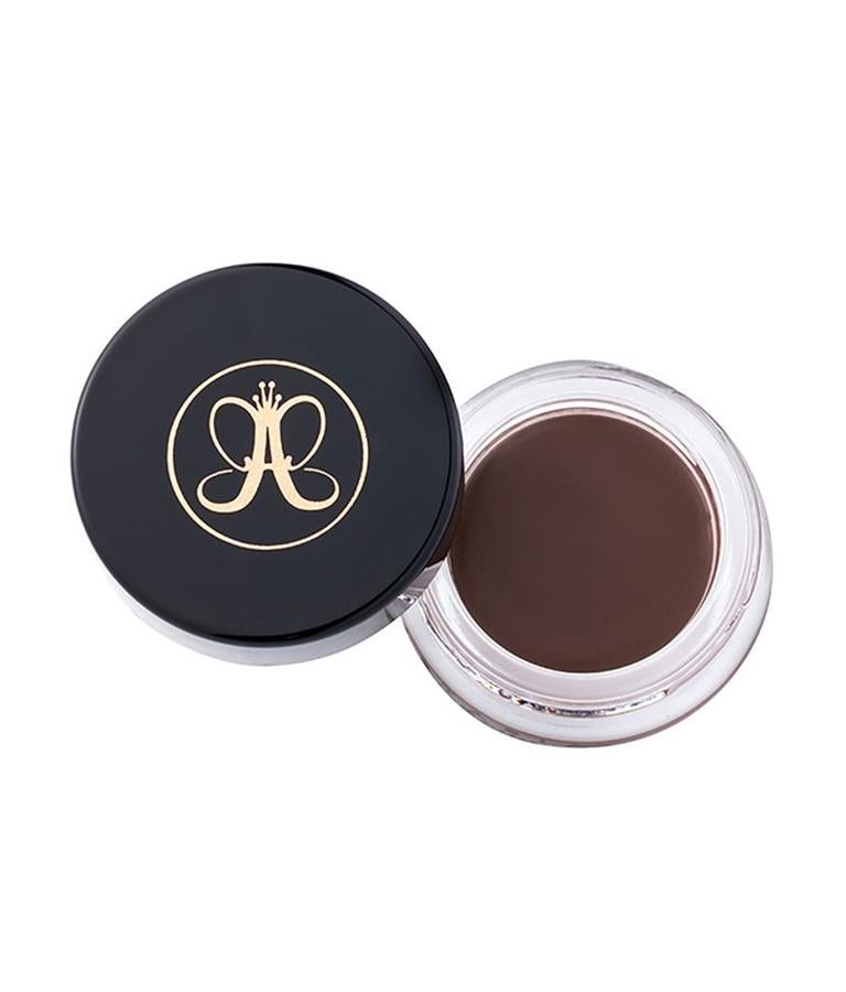 Las cejas cada vez son más importantes en nuestros looks de belleza y esta crema gel impermeable apta para pieles grasas les ayudará a lucir más espesas e impecables. Esta de Anastasia Beverly Hills puedes encontrarla en Sephora en once tonos por 24,95 euros.