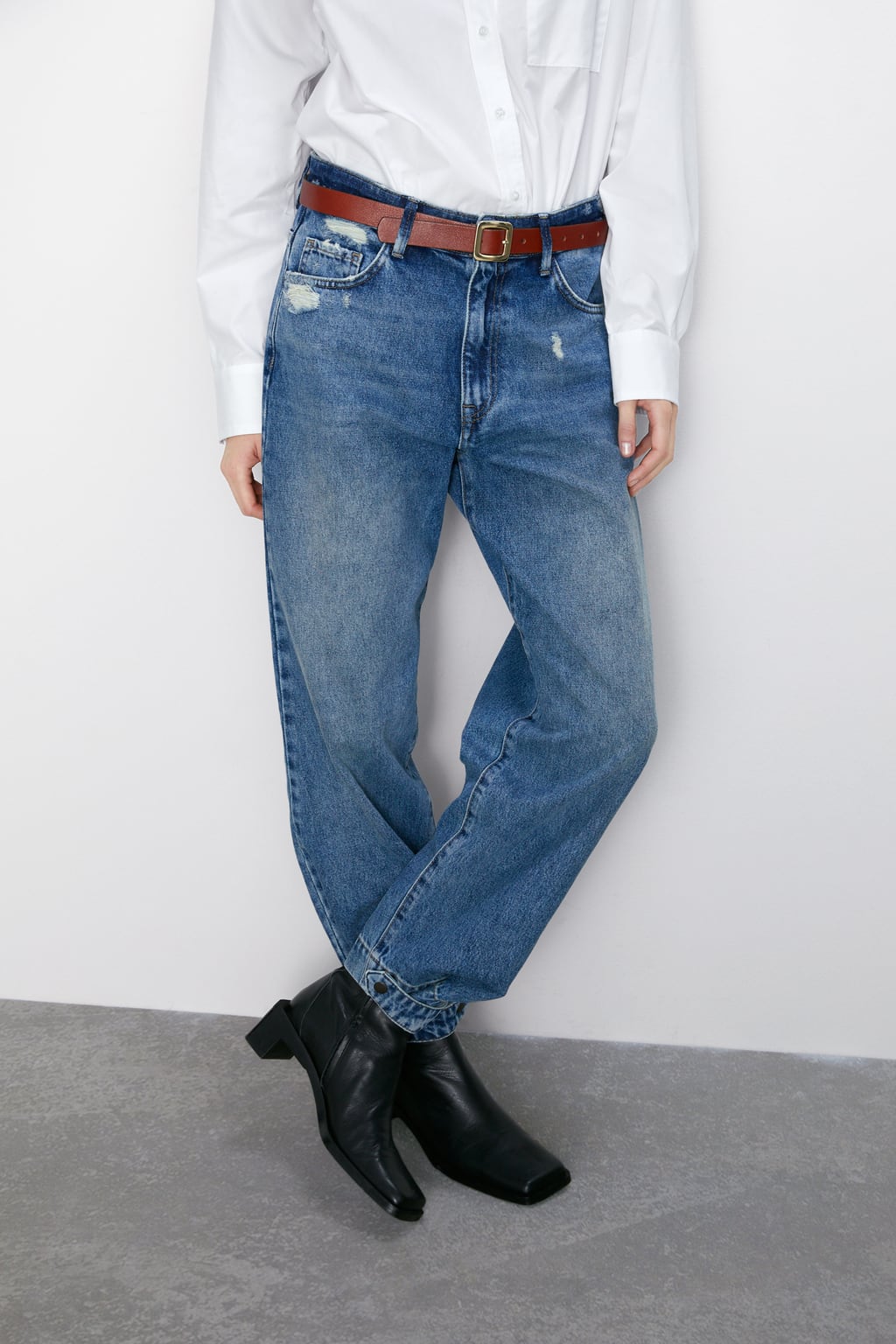 Vaqueros estilo relax fit con bajo ajustable. De 29,95 ueros a 19,99 euros.