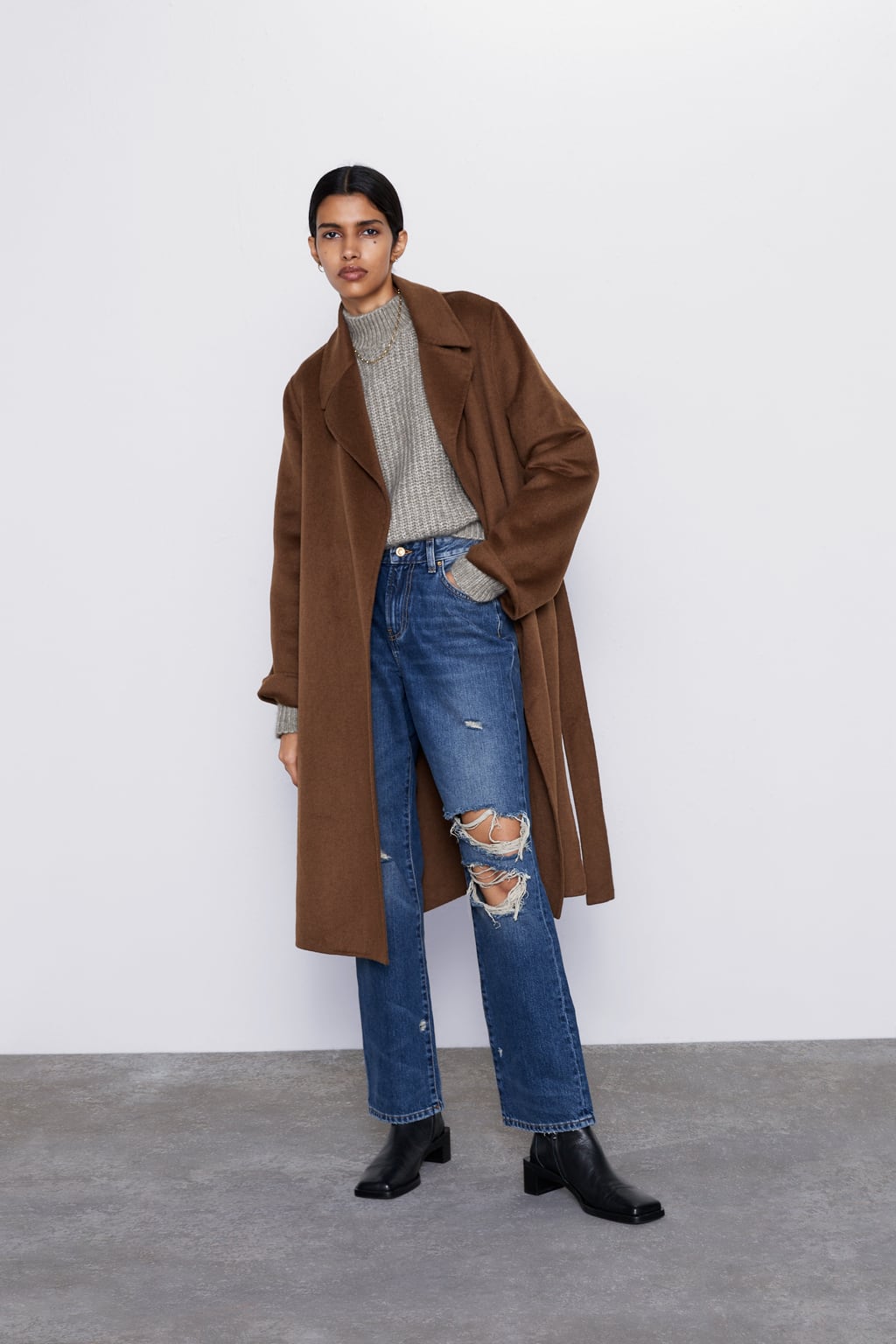 Vaqueros straight leg rotos. De 29,95 euros a 19,99 euros.