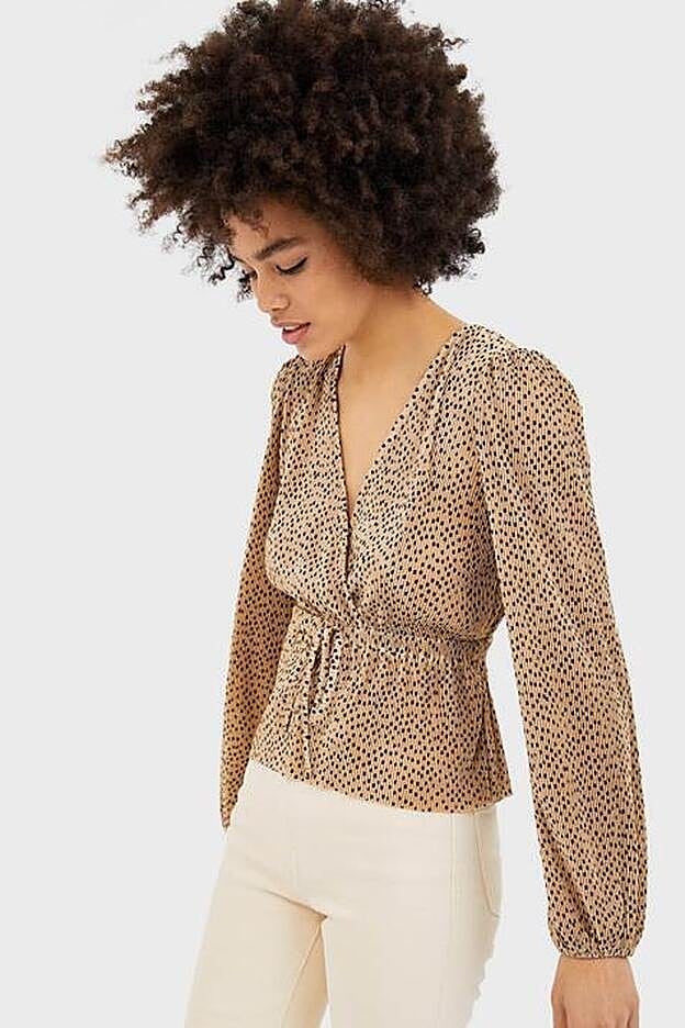 Ceñida y con escote de pico, un must para presumir de figura.